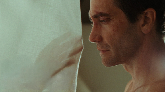 Jake Gyllenhaal szemlátomást nagyon szerelmes egy szellembe M. Night Shyamalan és Nicholas Sparks közös filmjének első előzetesében kép