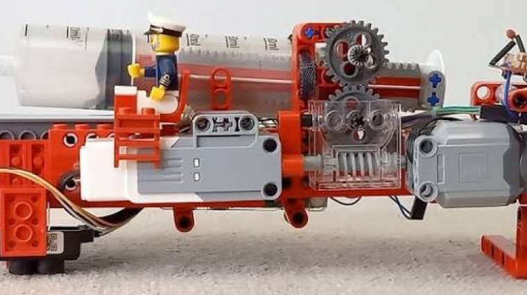 Egy youtuber teljesen működőképes tengeralattjárót épített LEGO-ból, amit meg is nézhettek próbamerülés közben bevezetőkép