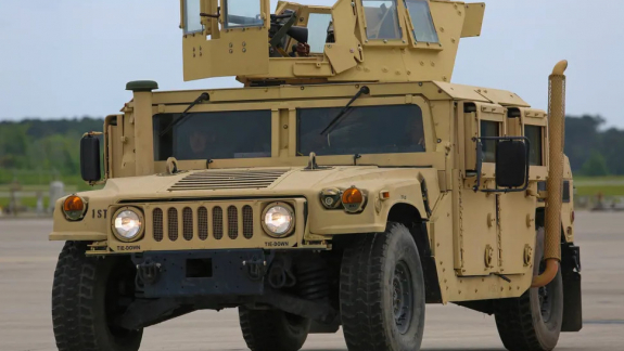 Az ukrán katonaság távirányítású gépeket csinált a Humvee-kből, melyeket a Starlinken keresztül irányítanak kép