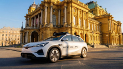 A szomszédban már sofőr nélkül szállítanak utasokat a robotaxik kép
