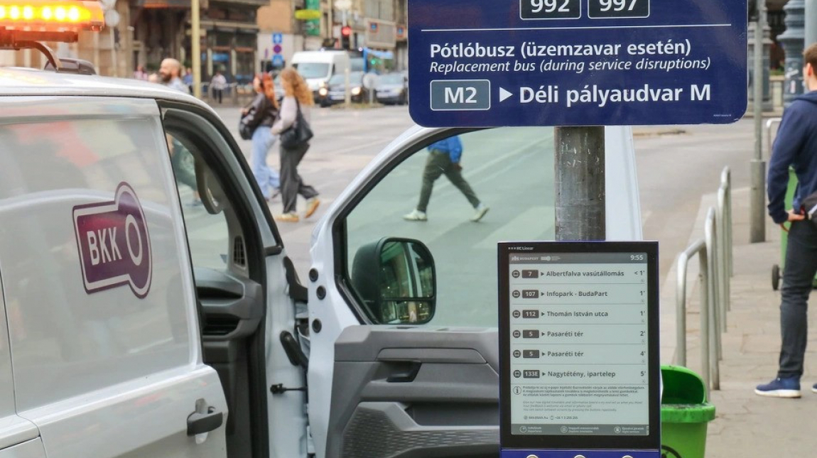 Újabb megállókban jelentek meg az e-papír-kijelzők kép