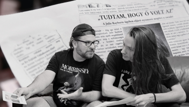 John Doe Akták - Igazi trúkrájm a nappaliban kép