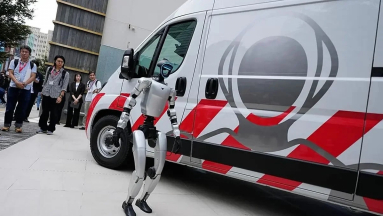 Japánban kifejlesztettek egy mentőautót, ami emberek megmentése helyett robotokat javít meg kép