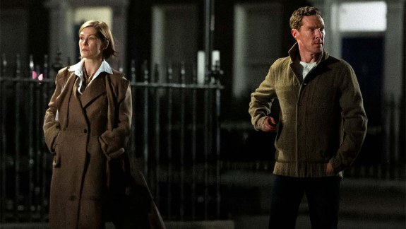 Benedict Cumberbatch és Rosamund Pike örökösödési háborúba kezd Guy Ritchie Wife & Dog című filmjének első előzetesében kép