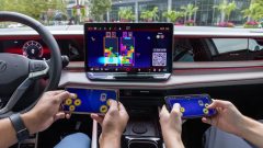Tetris és Pac-Man is költözik a Volkswagenek fedélzeti kijelzőjére kép