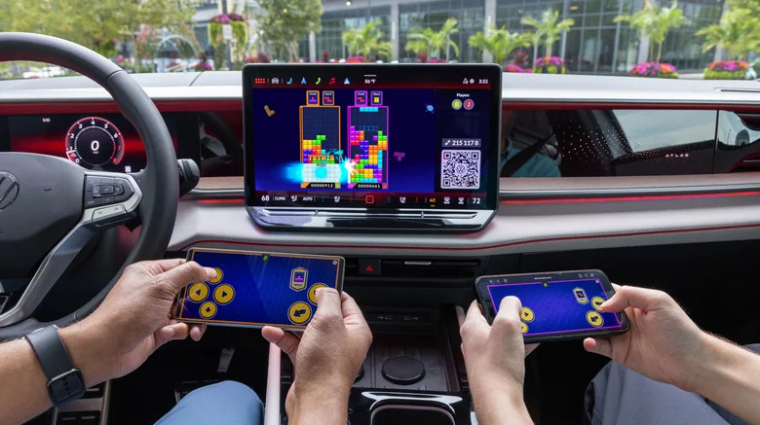 Tetris és Pac-Man is költözik a Volkswagenek fedélzeti kijelzőjére kép