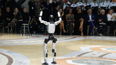 A Vogue most megtanulta, hogy a robotok még nem állnak készen egy divatbemutatóra, sem az emberek a robotokra kép