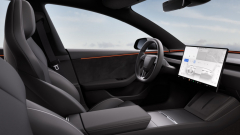 Az új Tesla 3 gyorsabban és messzebbre megy, sőt nagyobb kijelzőt is kapott kép