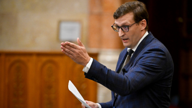 Nem okos dolog az AI segítségével megemlékezni az aradi vértanúkról, tanulhatta meg a Fidesz frakcióvezető-helyettese, de nem ő volt az egyetlen kép