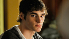 34 éves korában elhunyt RJ Mitte, aki Walter White fiát alakította a Breaking Badben kép
