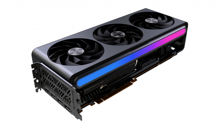 A Sapphire Radeon RX 7900 XTX Nitro+ Vapor-X újonnan az egyik legdrágább RX 7900 XTX volt, használtan viszont már jóval kedvezőbb áron lehet hozzájutni. A korábbi generáció csúcs-GPU-ja és a 24 GB VRAM így 4K-s játékhoz is vonzó lehet, feltéve, hogy a konkrét példány jó állapotú, és a 420 wattos névleges kártyafogyasztással is számolsz.