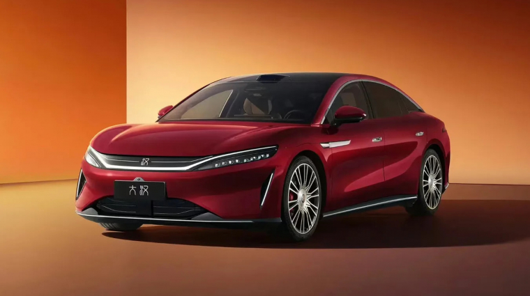 A BYD új elektromos autója 1000 km megtételére képes és 9 perc alatt teljesen feltöltődik, de azért van apróbetűs rész is kép