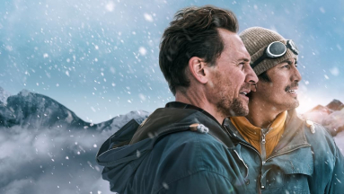 Tom Hiddlestont titkolózni megtanította a Marvel, de az új filmjével tényleg felér a csúcsra kép