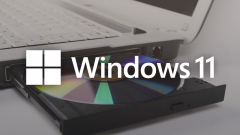 Egy csodálatos fejlesztő addig zsugorította a Windows 11-et, amíg rá nem fért egy CD-re kép