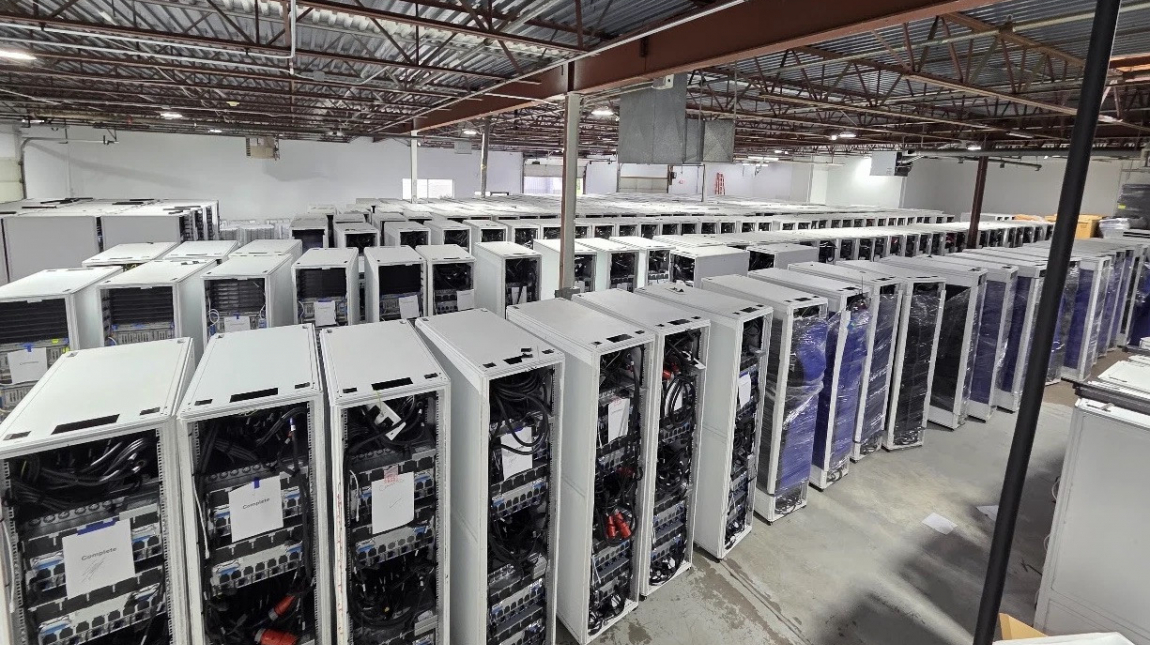 Közel 20 milliárd forintért vehetsz magadnak 10 ezer Nvidia chipet és 1,4 petabyte memóriát, a szállítás ingyenes kép