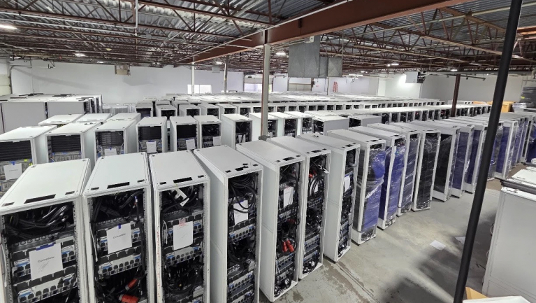 Közel 20 milliárd forintért vehetsz magadnak 10 ezer Nvidia chipet és 1,4 petabyte memóriát, a szállítás ingyenes fókuszban