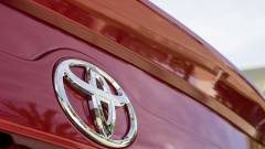 Póktámadás: 800 ezer autót hív vissza a Toyota kép