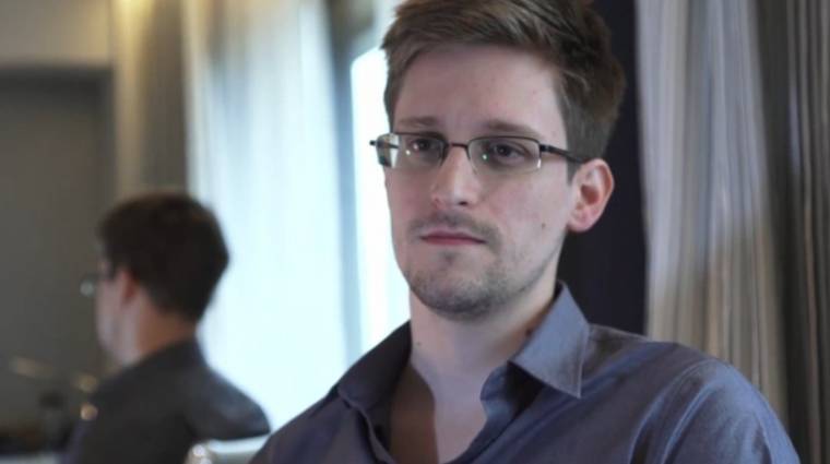 Snowden: kémkedni sajnos kell kép