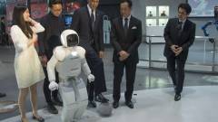 Japán robottal focizott az amerikai elnök kép