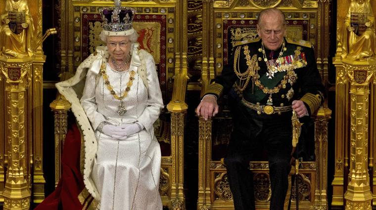 Az angol királynő is megnézte a vastrónt kép