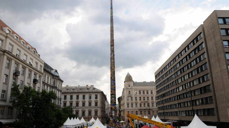A világ legmagasabb legótornya Budapesten kép