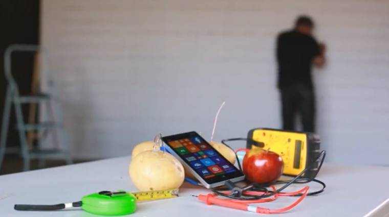 Organikus energia: töltse telefonját almával kép