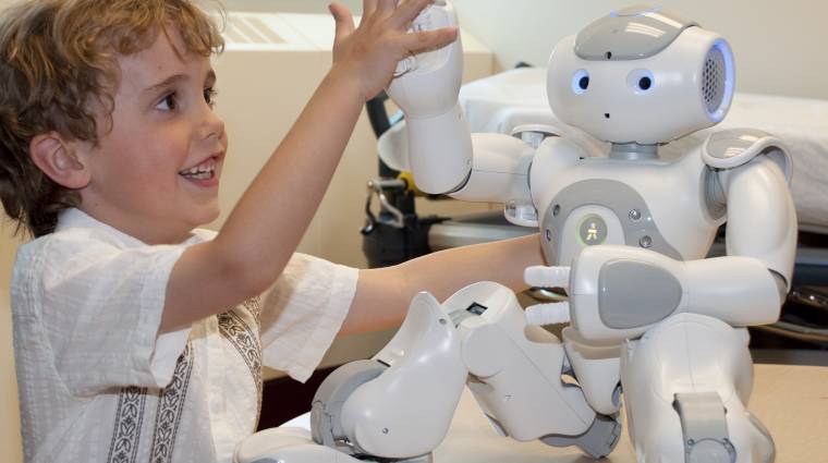 Gyerekek gyógyításában segít MEDi, az orvosi robot kép