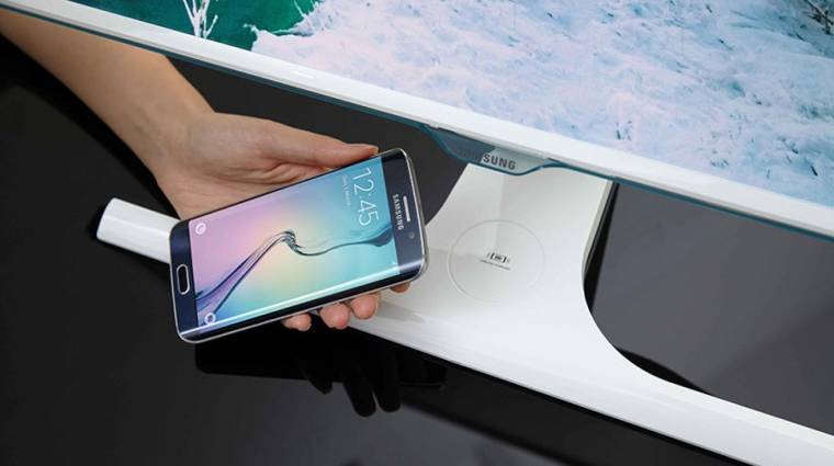 Vezeték nélküli töltő a Samsung monitorában kép