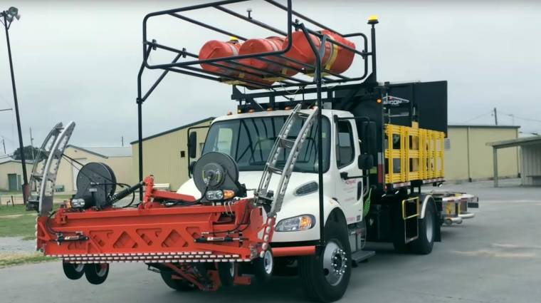 Sofőr nélküli teherautók építenek utat Floridában kép