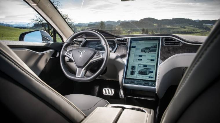 Meghackelték a Tesla Model S-t kép