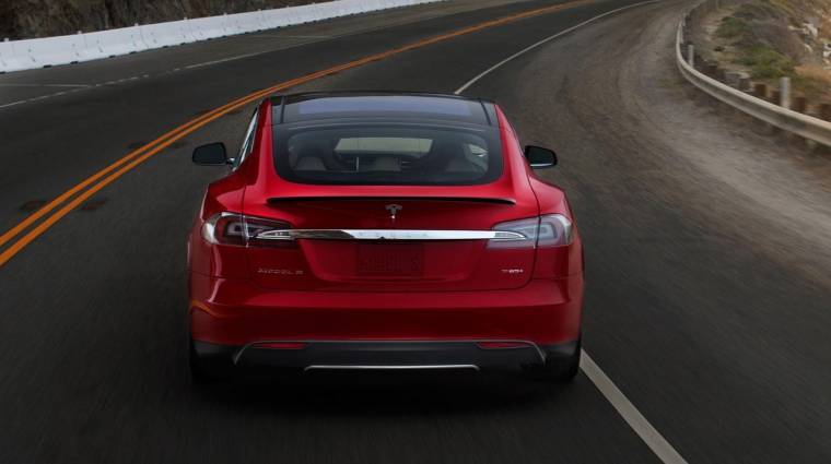 A Tesla visszahívja az összes Model S autóját kép
