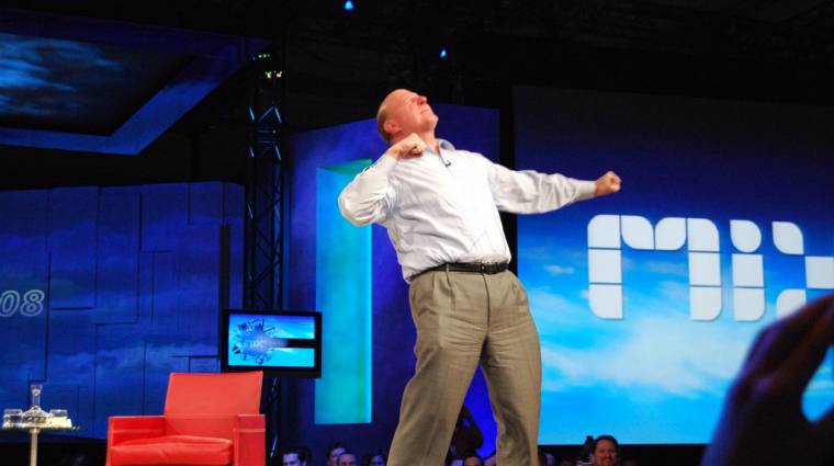 Steve Ballmer két ügy kapcsán is kritizálta a Microsoftot kép