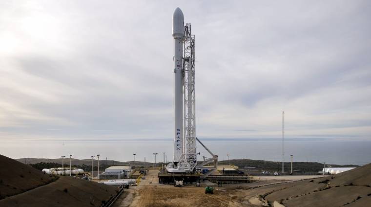 Így robbant fel a drónhajón a SpaceX rakétája kép