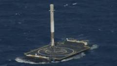 Sikeresen landolt egy drónhajón a SpaceX űrrakétája kép