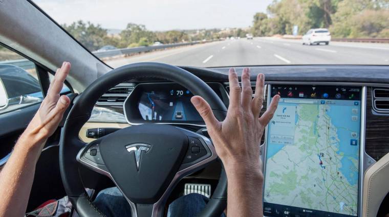 Megőrültek a Tesla-tulajok, vizsgálják a halálos balesetet kép