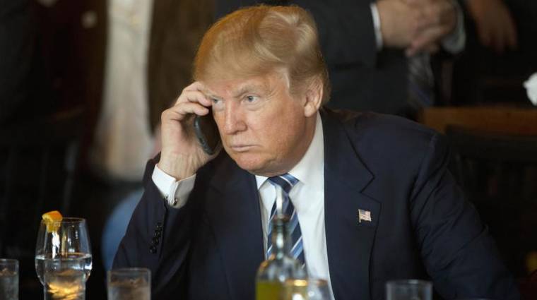 Trump azért sem cserél telefont kép