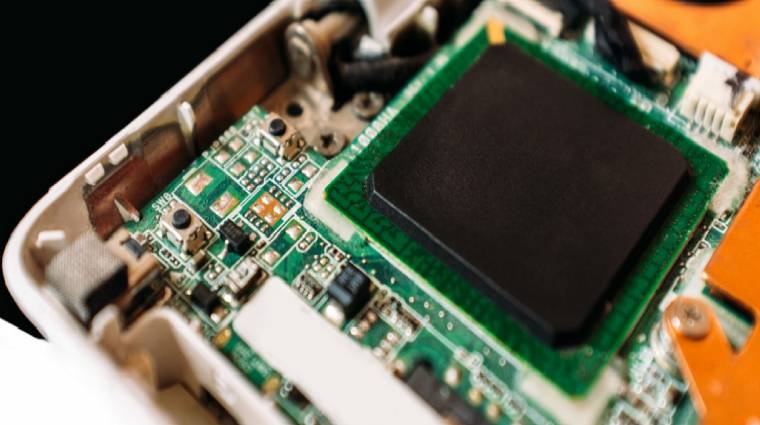 7 nm-es, 12-magos processzor jön az okostelefonodba kép