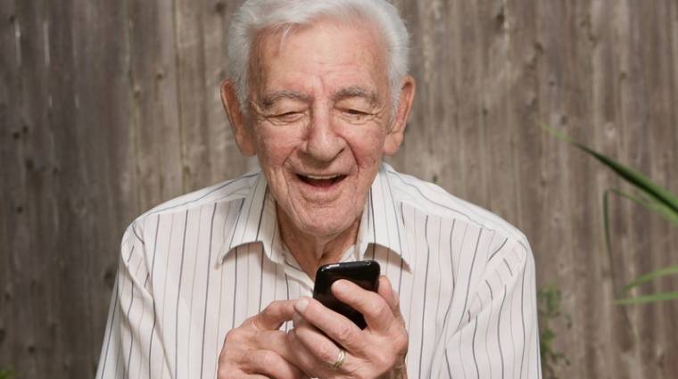 Egyre több idős embernek van okostelefonja kép