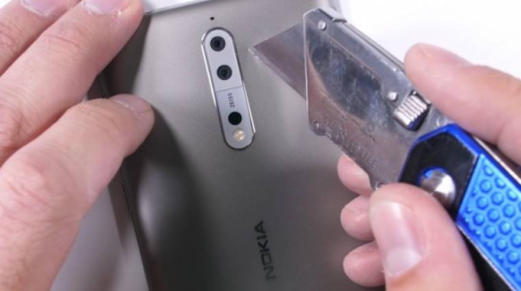 Kemény fából faragták a Nokia 8-at kép