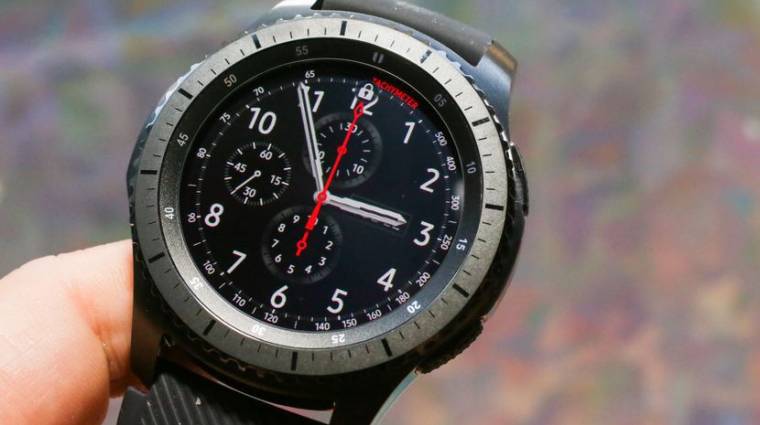 Mégis jön a Wear OS-alapú Galaxy Watch okosóra kép