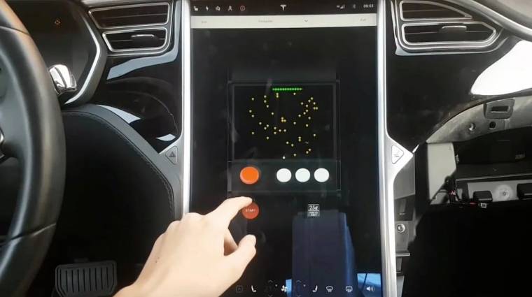 Klasszikus játékok és fedélzeti kamera az új Tesla szoftverben kép