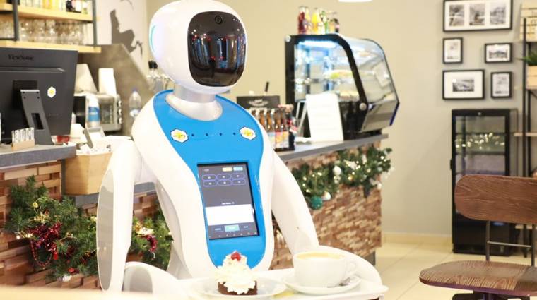 Robotok szolgálnak fel egy budapesti kávézóban kép
