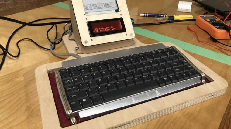 Megérkezett a modern írógép kép