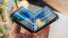 Így rázza gatyába az összehajtható Galaxy Foldot a Samsung kép
