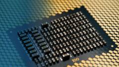 Érkeznek az Intel 14 nm-es Comet Lake-U chipjei kép